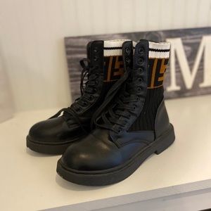 Combat boots